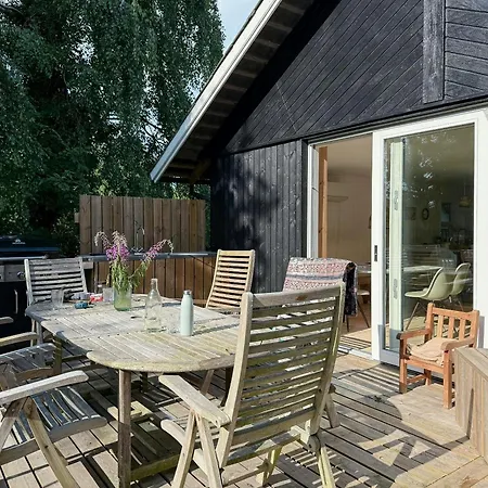 A Soulful Summer House Near Hornbaek Semesterbostad Dronningmølle