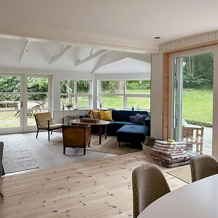 A Soulful Summer House Near Hornbaek Semesterbostad
